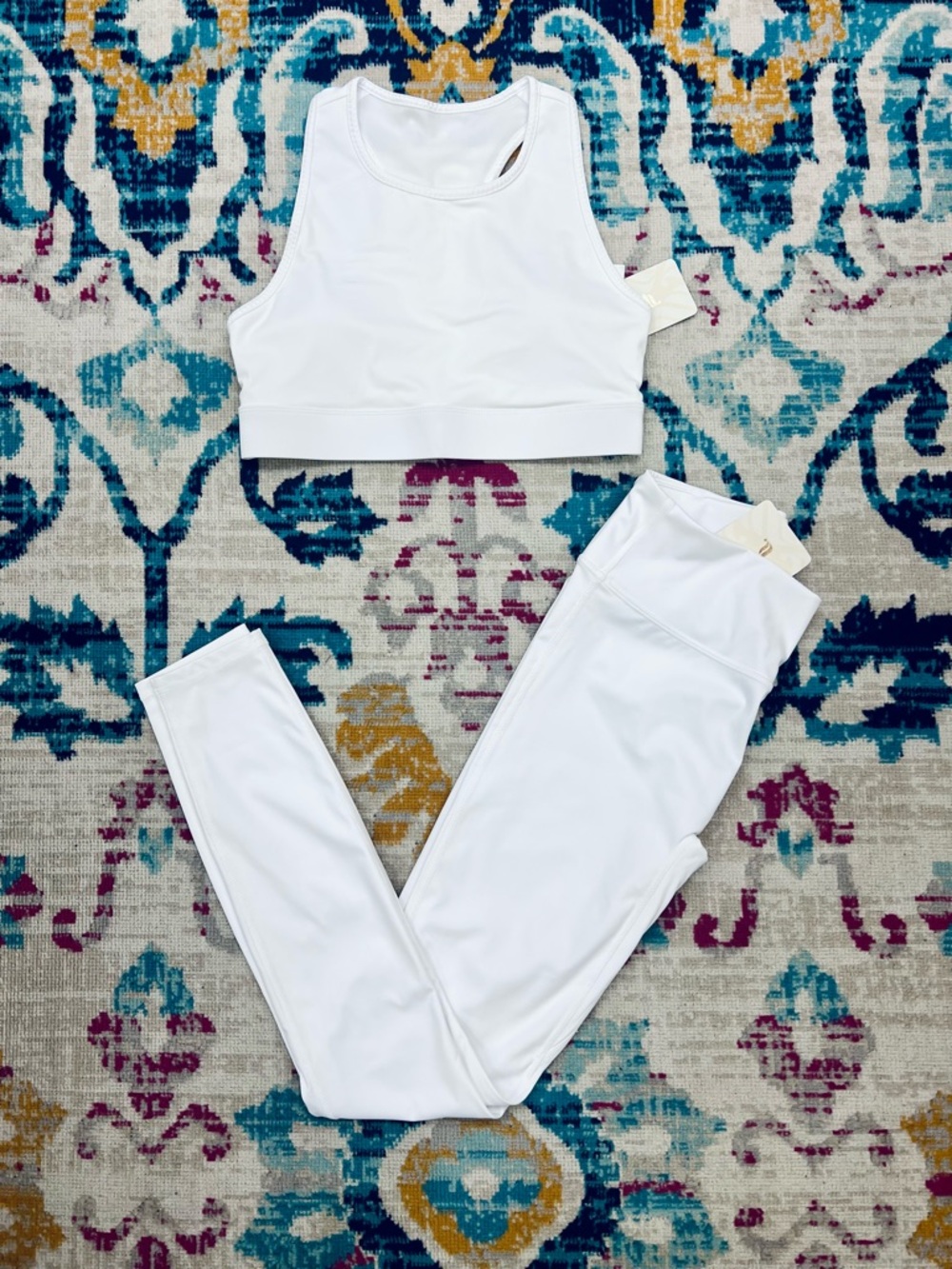 NWT Fabletics White Athletic/Activewear Set - Crop/Bra & Leggings- Tall, Medium